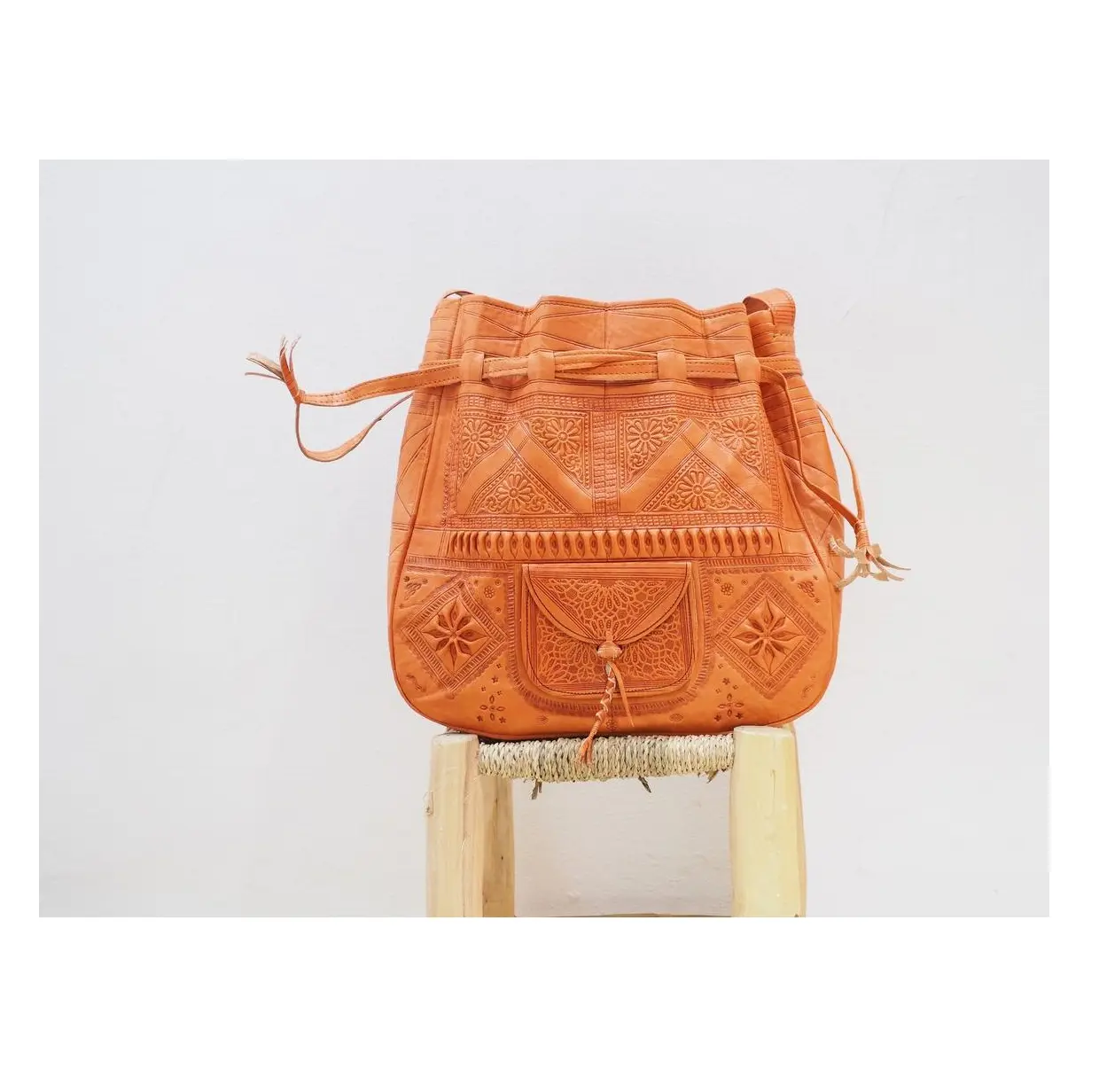 モロッコの革バッグ、女の子のための素敵なショルダーバッグ10カスタム手作りヴィンテージカスタマイズされた本物の革OEMが利用可能