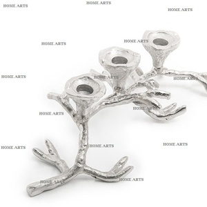 Fournisseur en gros Bougeoir à 5 bras Conception merveilleuse Bougeoir en aluminium couleur argent de l'Inde - Product Image 4