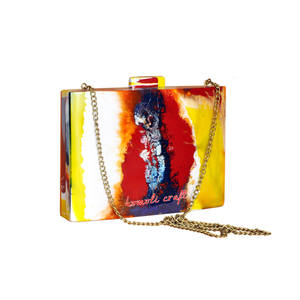 Pochette en bois de résine fait à la main, sac à bandoulière gravé - Product Image 3