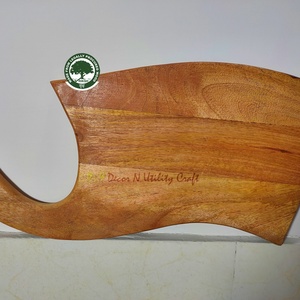 Planche à découper artisanale vintage en bois en forme d'axe, décoration pour la maison - Product Image 3