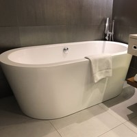 Baignoire autoportante de luxe moderne Stone Depot pour extérieur - Baignoire ovale en résine terrazzo avec drain et accoudoir, drain d'angle, pour hôtel