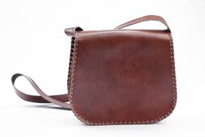 Sac à bandoulière vintage en cuir véritable pour femme, tendance, avec chaînes et boutons en relief, prix bas - Product Image 3