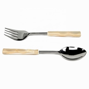 Venta al por mayor Nuevo Diseño Cocina metal decorativo ensalada servidores Plata Espejo Pulido Perla Blanco Hueso Mango Ensalada Servir Set - Product Image 2