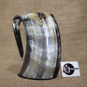 Taza de cuerno vikingo de alta calidad para vino de cerveza en diseño simple blanquecino y marrón para fiesta, boda, tradición casera - Product Image 1