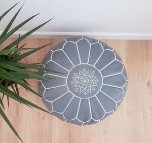 Pouf en cuir à coutures blanches - Product Image 1