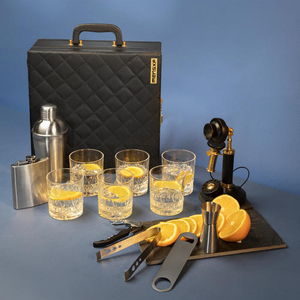 Top vendeur 25oz personnalisé en acier inoxydable Cocktail Shaker 750ml outils de barre intégré barman passoire Martini Shaker tasse en métal - Product Image 5