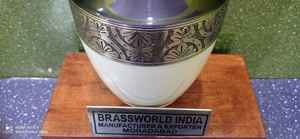 Urne de crémation moderne adulte noir et blanc Brassworld Inde fournitures funéraires urne en métal de Style américain - Product Image 3