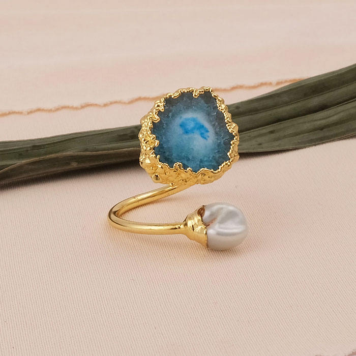 ฟ้า &amp; ขาว