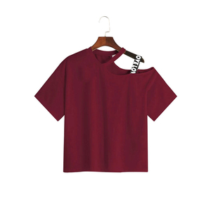 Camiseta corta de cuello asimétrico hecha a medida con botón de abalorios bordados y decoraciones de plumas Diseño de patrón de impresión - Product Image 2