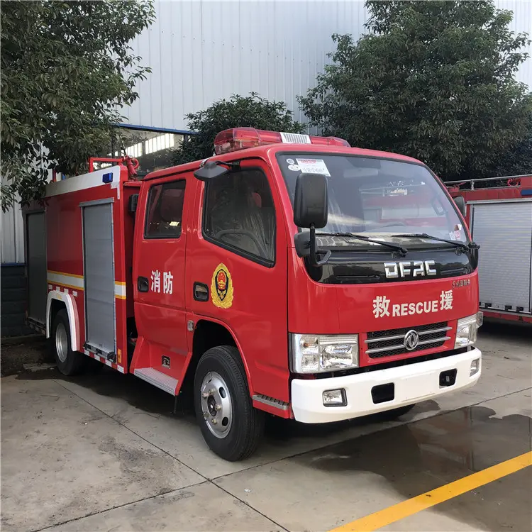 Brand New DONGFENG 4*2 di estinzione incendi schiuma di acqua camion dei pompieri cisterna
