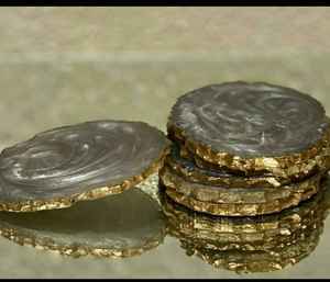 แผ่นรองแก้วเรซินอีพ็อกซี่สีเขียว DIY มีขอบทองทนความร้อนสำหรับใช้ในบ้านหรือบนโต๊ะสำหรับโรงแรมและร้านอาหาร - Product Image 4