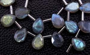 Perles de pierres précieuses de Labradorite naturelle 21 pièces de bonne qualité en forme de poire à facettes bleu Flash Briolette perles de pierre en gros - Product Image 2