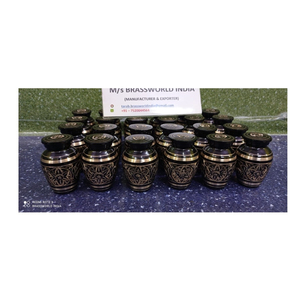 Recuerdo grabado en oro y negro de latón, urna de cremación, suministros funerarios, BRASSWORLD, INDIA - Product Image 1