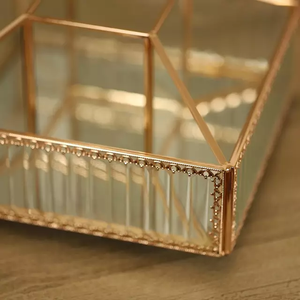 Organizador de maquillaje de oro, caja de almacenamiento estacionaria decorativa de vidrio, venta al por mayor - Product Image 3