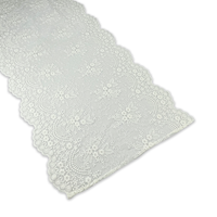 Chemin de table élégant et moderne en dentelle géométrique blanche, mélange polyester/coton, motif tissé brodé, forme rectangulaire 40x200cm