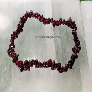 Venta al por mayor de piedras semipreciosas artesanales cristal natural granate piedra virutas pulsera - Product Image 1