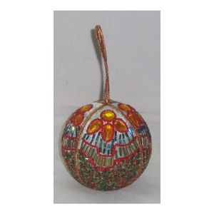 Adornos colgantes de Navidad, bordado a mano con cuentas naturales - Product Image 1