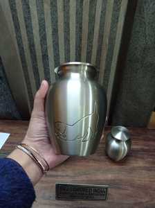 Urna de perro de latón para suministros funerarios de cremación de mascotas - Product Image 4