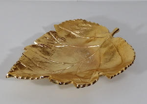 Aluminium Plaqué Or Moderne Fantaisie Aluminium Or Brut Métal Fantaisie Designer Plat à Fruits Offre Spéciale Plateau à Fruits Plateau à Fruits Feuilles - Product Image 2