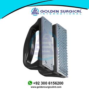 Handy Rasp 2-Pc Set Outils de maréchal-ferrant Nettoyage et toilettage des chevaux Instruments vétérinaires pour les soins équins - Product Image 5