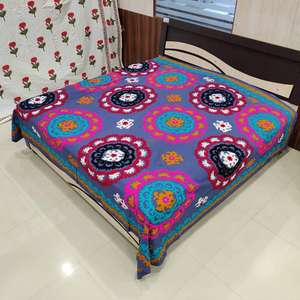 Sábana de cama bordada con estilo, tapicería de regalo de boda real tradicional hecha a mano - Product Image 1