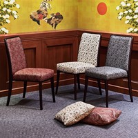Un tissu en cuir synthétique de haute qualité fabriqué au Japon qui colore magnifiquement les chaises, les canapés et les coussins.
