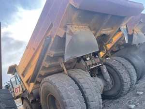 Оригинальный <span class=keywords><strong>Komatsu</strong></span> HD465-7 внедорожных самосвал 55 тонный тяжелой машины с автоматической коробкой передач и в хорошем состоянии в Шанхае - Product Image 5