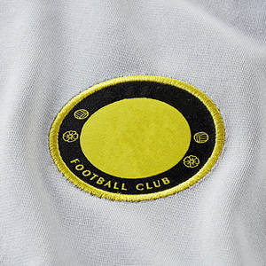 Survêtement de football à rayures à manches longues personnalisable de la meilleure qualité Présentation d'entraînement à capuche imprimée haute finition pour l'hiver - Product Image 4