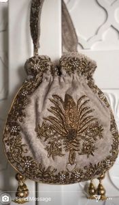 -TRENDY--ELEGANT--DESIGN-OF--POTLI--WITH ZARI--EMBROIDERY TRAVAIL ON---STYLISH-BAGS WITH---BEAUTIFUL---FOR-PARTY et WEDDING--2021... - Product Image 2