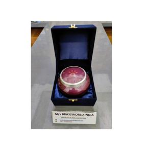 Brassworld India Urna de pata de mascota pintada a mano Estilo americano Adulto Memorial Odyssey Cremación Suministros funerarios Material de metal - Product Image 1