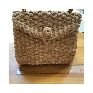 Bolsa Hecha de Jacinto de Agua Hecha en Vietnam. Bolsa de Fibra Natural de Jacinto de Agua - Color Polvo del Desierto y Goma 99 Oro Data - Product Image 6