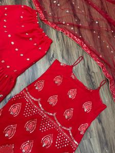 Nuevo Conjunto Combinado para Mujer Disponible, Bordado con Lentejuelas y Encaje Moti, Sharara Broder en M Creation - Product Image 2