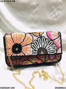 Bolso de Mano Étnico Exclusivo de Diseño Indio Hecho a Mano para Novia o Eventos Nocturnos - Product Image 3