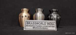 โกศสัตว์เลี้ยงสีดำทองเหลืองพร้อมอุ้งเท้าสีเหลือง รุ่นอเมริกัน ยี่ห้อ BRASSWORLD INDIA รุ่น BWI-786-223 - Product Image 2