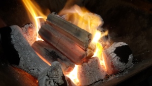 Charbon de bois de sciure de bois du Vietnam de qualité supérieure |   Conçu pour des performances BBQ supérieures +84 973 101 511 - Product Image 4