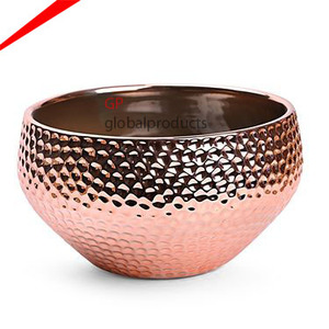 Bol de service rond en métal écologique, le plus beau, avec finition cuivrée - Product Image 1