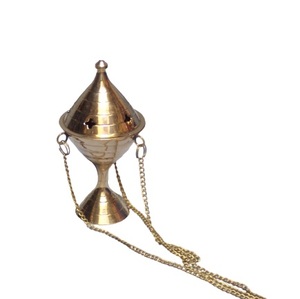 Kalavastu Brûleur d'encens à charbon de bois sculpté en laiton suspendu et encensoir Lobandan Décoration d'intérieur toutes saisons avec chaîne - Product Image 5