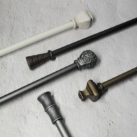 Tringles à rideaux contemporaines en métal avec embouts décoratifs et supports – Prix usine