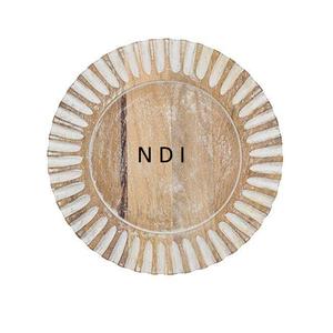 Plato decorativo de madera de aspecto antiguo con acabado natural y forma personalizada para bodas y fiestas de compromiso. - Product Image 1