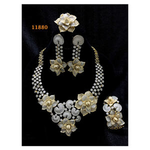 Conjunto de collar de diseño africano hecho a mano de diamante americano - Product Image 1