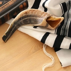 สินค้ามาใหม่100ชิ้นทำด้วยมือธรรมชาติแกะฮอร์น shofar แบบดั้งเดิมขัดเงาสไตล์สัตว์เป่าแตรทางศาสนางานฝีมือตามธรรมชาติ - Product Image 2