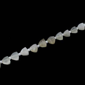 Hilo de alta calidad de 8,5 pulgadas, piedra lunar gris Natural, trillón, corte Briolette, cuentas de piedra de 6x6mm, cristales verdes, cuentas/hebra de 6mm - Product Image 3