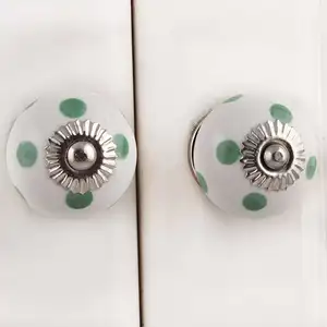 Bán buôn đồ nội thất gốm nội knobs Trắng trẻ em tủ quần áo kéo Polka chấm tủ xử lý tủ quần áo ngăn kéo kéo