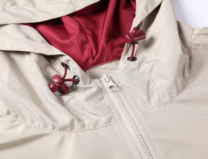 Coupe-vent à capuche décontracté pour hommes, fermeture à glissière, motif universitaire imperméable, remplissage extérieur en polyester, sans col chauffant - Product Image 3