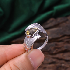 แหวนเงินแท้สำหรับงานหมั้นทางศาสนาทำจาก92.5อัญมณีรูปลูกแพร์สีเหลืองมะนาวธรรมชาติขนาด5กรัม - Product Image 4