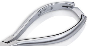 Ensemble de manucure professionnel luxueux en acier inoxydable finition chromée avec pince à cuticules NB-103C dans une boîte pour salon de manucure - Product Image 4