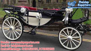 Calèches dessinées par des chevaux noirs Entraîneur d'australischer Entraîneur Royal Calèches royales Hersteller Noir Royal Chariot à chevaux en bois - Product Image 3