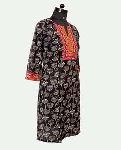 Kurtis de algodón negro bellamente bordados para niñas, ropa diaria informal y formal, ropa india y pakistaní - Product Image 2