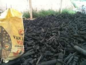 100% bois dur naturel BBQ charbon noir bois dur inodore et sans éclat 3 heures de temps de combustion - Product Image 6