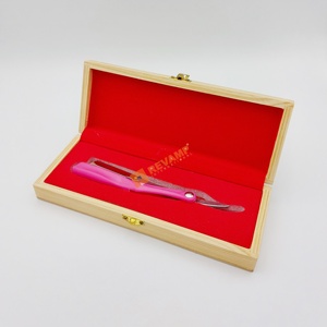 Wholesale <strong>Custom</strong> Logo Single Blade Barber <strong>Razors</strong> White and Pink Plastic <strong>Handle</strong> Shaving <strong>Razor</strong> - Product Image 3